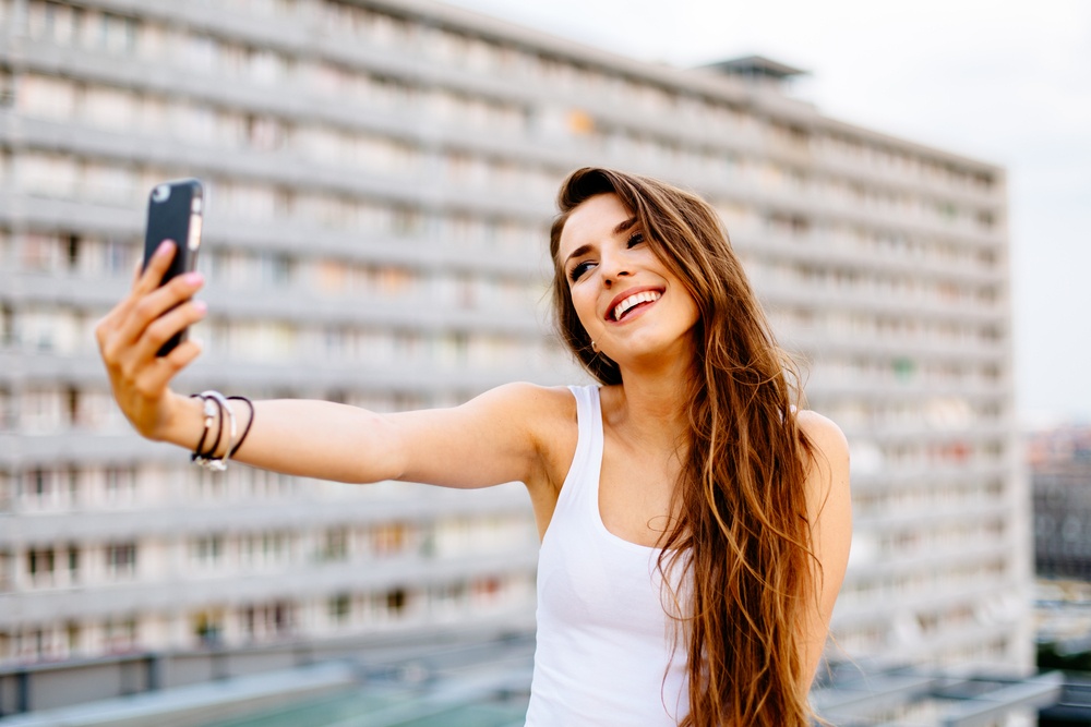 elbow selfie